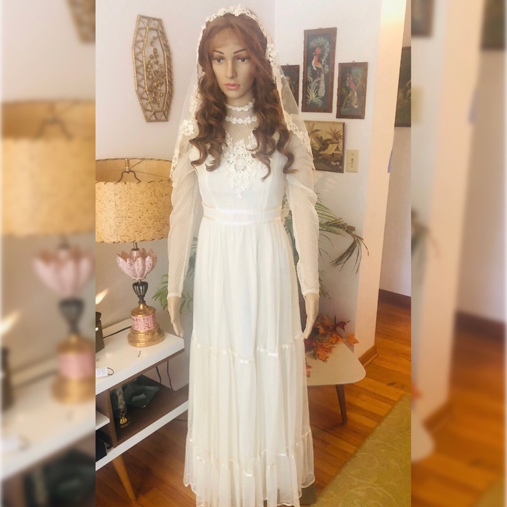 Vintage 1970’s Gunne Sax Bridal Gown & Veil